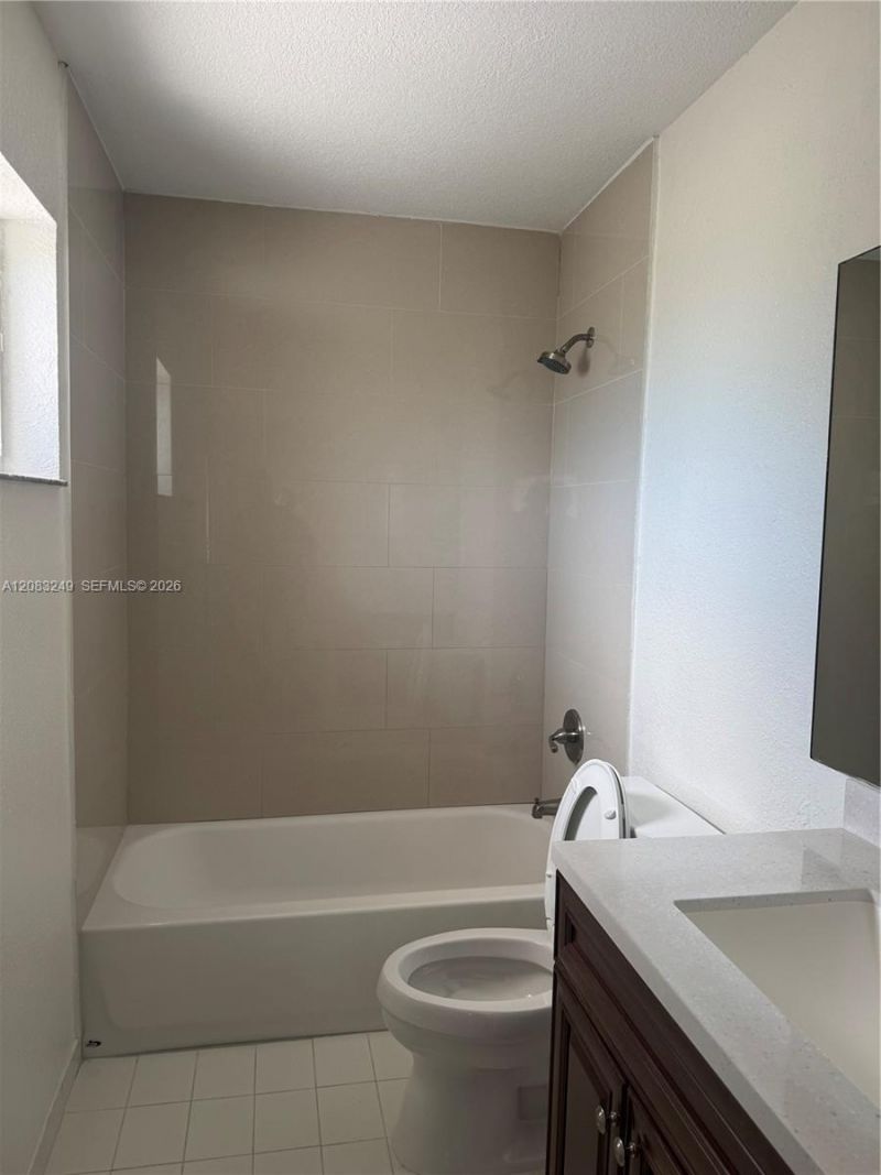 6801 W 36th Ave , Unit 204, Hialeah, FL 33018 Photo