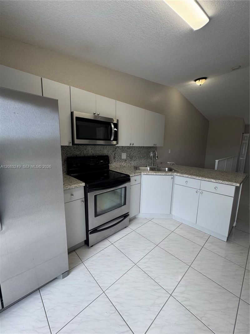 6801 W 36th Ave , Unit 204, Hialeah, FL 33018 Photo
