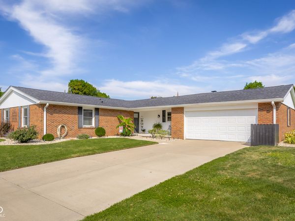 4520 Woodcrest Drive , Columbus, IN 47203