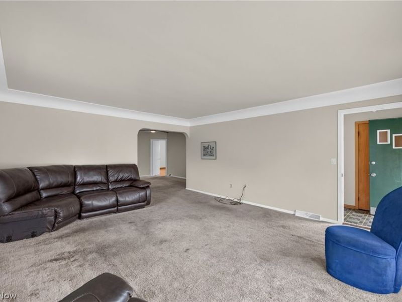 17922 Brazil Road, Cleveland, OH 44119 Photo 3