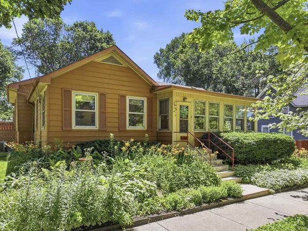 35 Woodland Avenue , Elgin, IL 60123