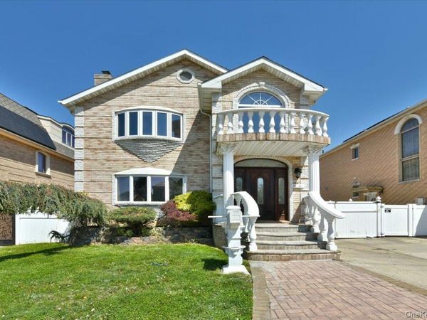 7627 175th Street , Fresh Meadows, NY 11366