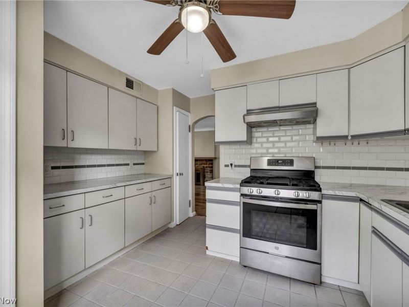 4051 Riveredge Road, Cleveland, OH 44111 Photo 16