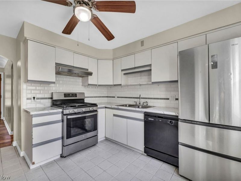 4051 Riveredge Road, Cleveland, OH 44111 Photo 17
