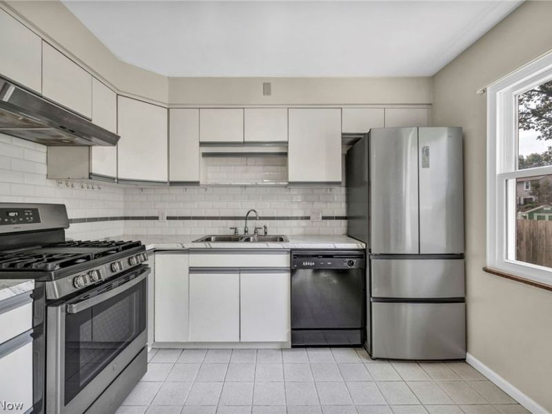4051 Riveredge Road, Cleveland, OH 44111 Photo 18