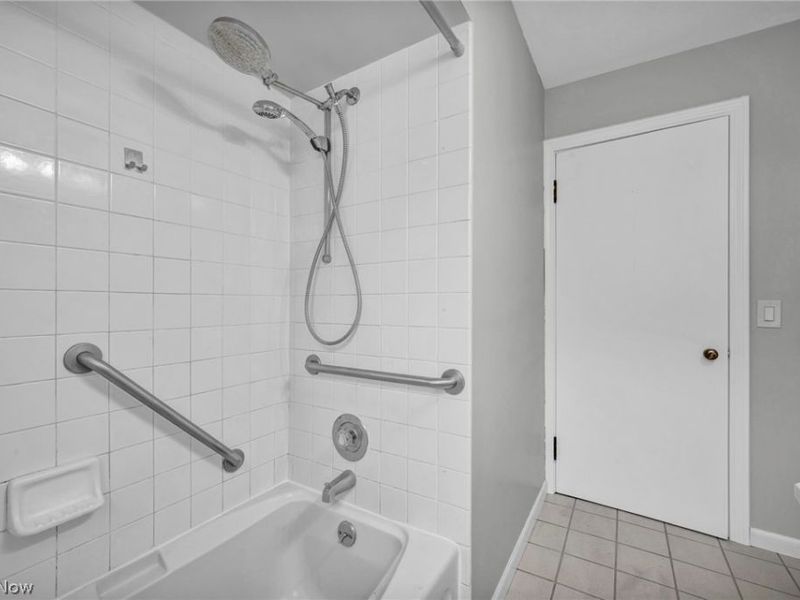 4051 Riveredge Road, Cleveland, OH 44111 Photo 20