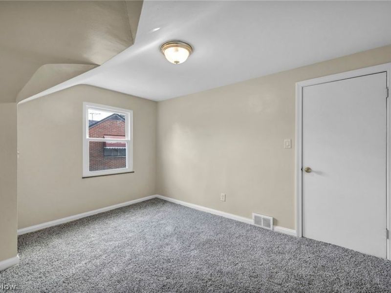 4051 Riveredge Road, Cleveland, OH 44111 Photo 32