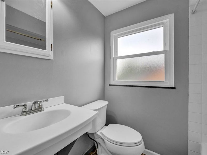4051 Riveredge Road, Cleveland, OH 44111 Photo 33