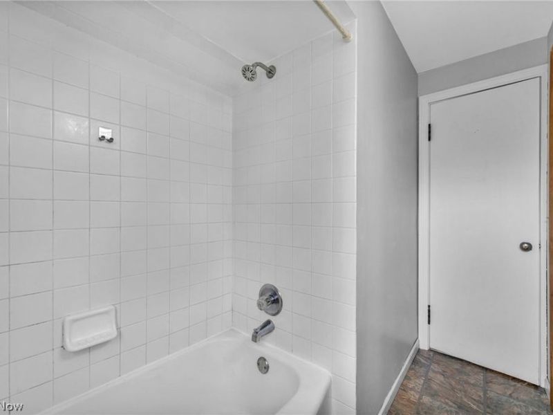 4051 Riveredge Road, Cleveland, OH 44111 Photo 34