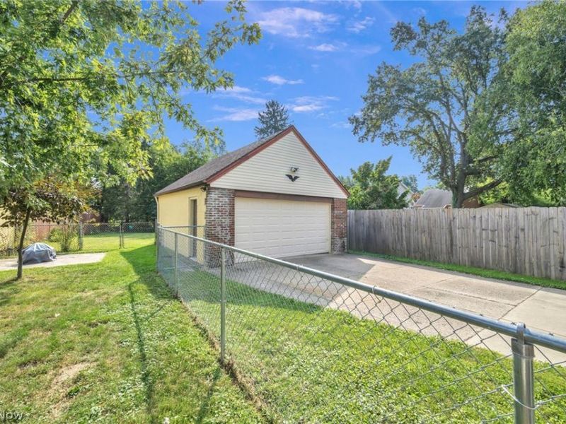 4051 Riveredge Road, Cleveland, OH 44111 Photo 46