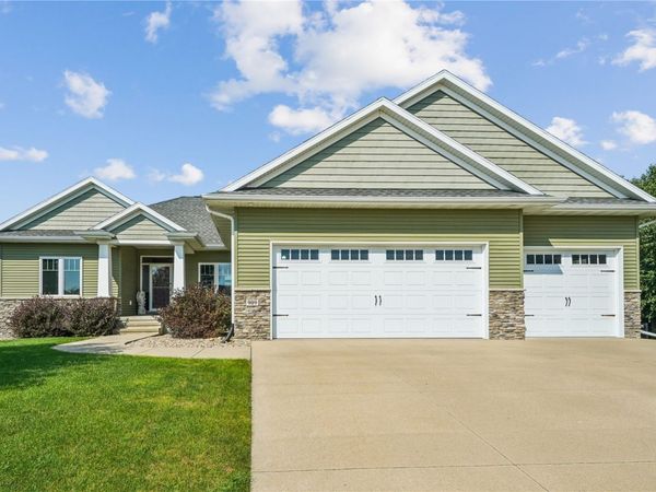 909 Aster Ct , Fairfax, IA 52228