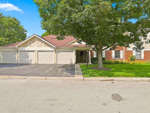 586 Williamsburg Court, Unit A1, Wheeling, IL 60090