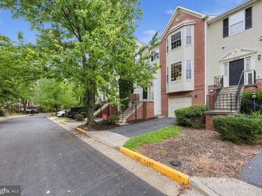 21588 BANKBARN TERRACE , BROADLANDS, VA 20148
