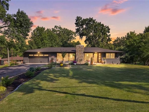 6004 NW Crystal Pool Drive, Platte Woods, MO 64151