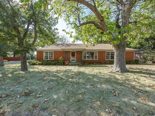1003 E Milam Street , Ennis, TX 75119