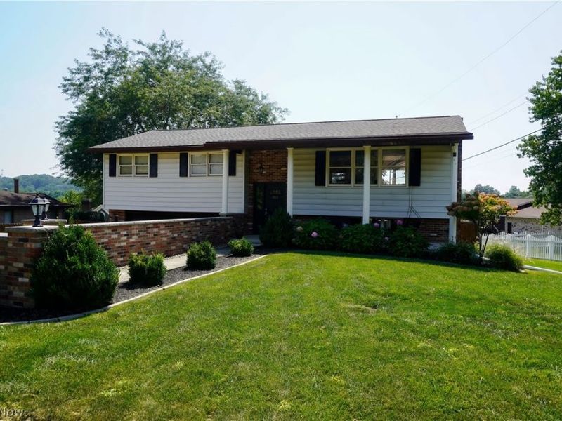 312 Donahey Avenue NE, New Philadelphia, OH 44663 Photo 2