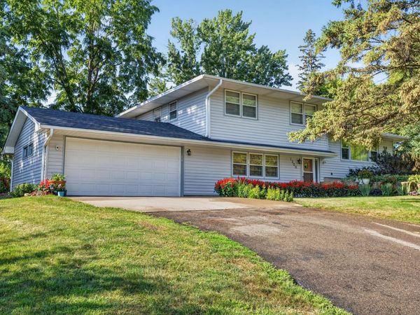 1300 Lakeview Avenue, Mendota Heights, MN 55120