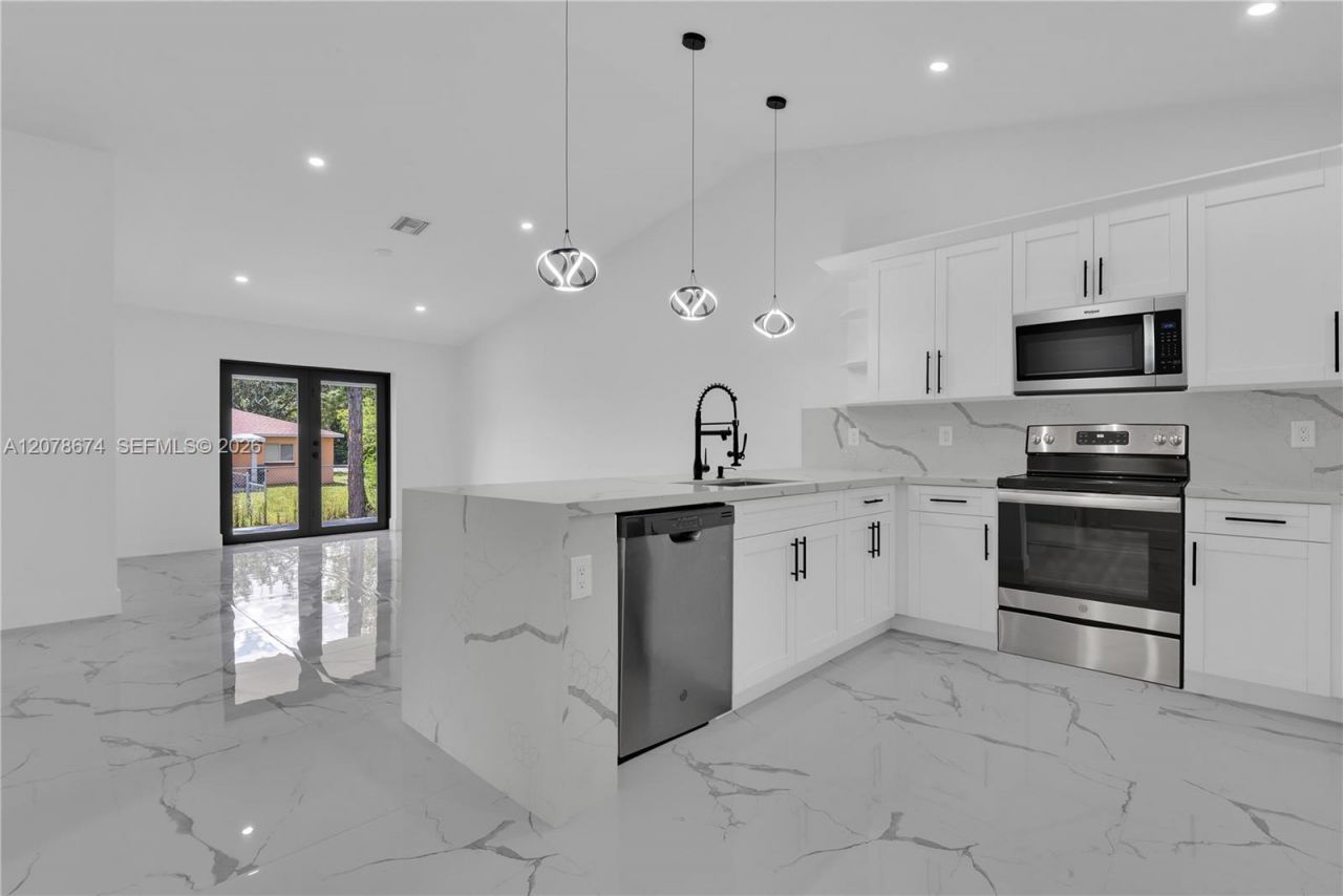 105/107 Meadow Rd , Lehigh Acres, FL 33973 Photo