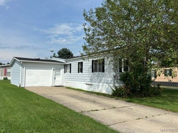 37 Golden Pond , Akron, NY 14001