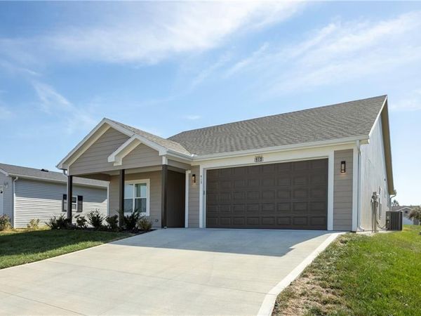 413 NE Poplar Court, Oak Grove, MO 64075