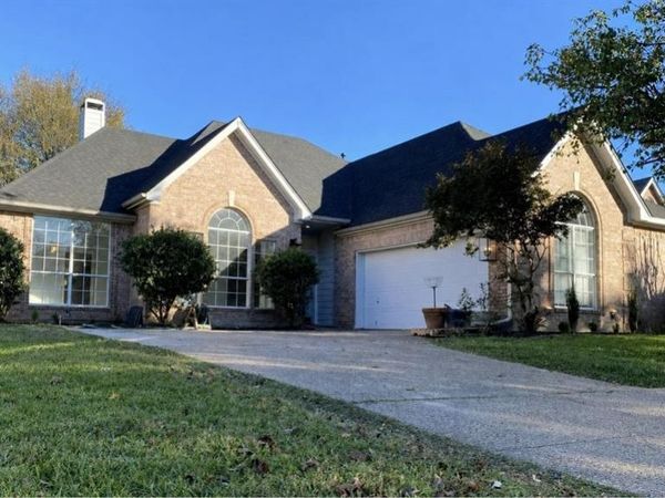2409 N Hunter Place Lane, Arlington, TX 76006
