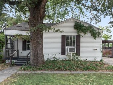 1017 Clarence Street W, Fort Worth, TX 76117