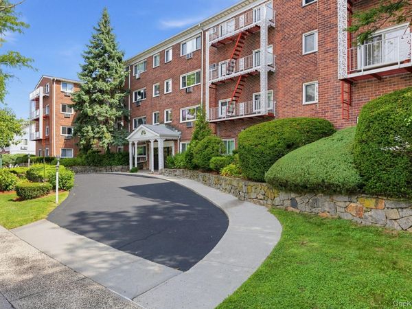 828 Pelhamdale Avenue, Unit 4L, New Rochelle, NY 10801