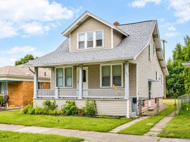 7271 Wiegand , Center Line, Mi 48015