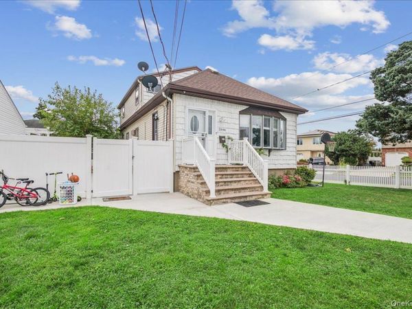 2696 W Alder Road , Bellmore, NY 11710
