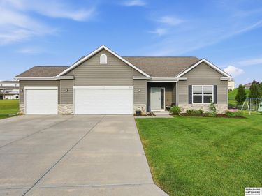 710 Windward Court, Plattsmouth, NE 68048