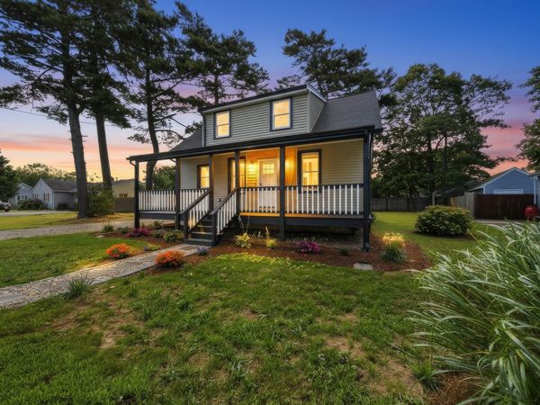 31 Chippewa Dr, Wareham, MA 02532