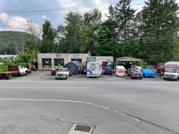 691 W Main Street , Hancock, NY 13783