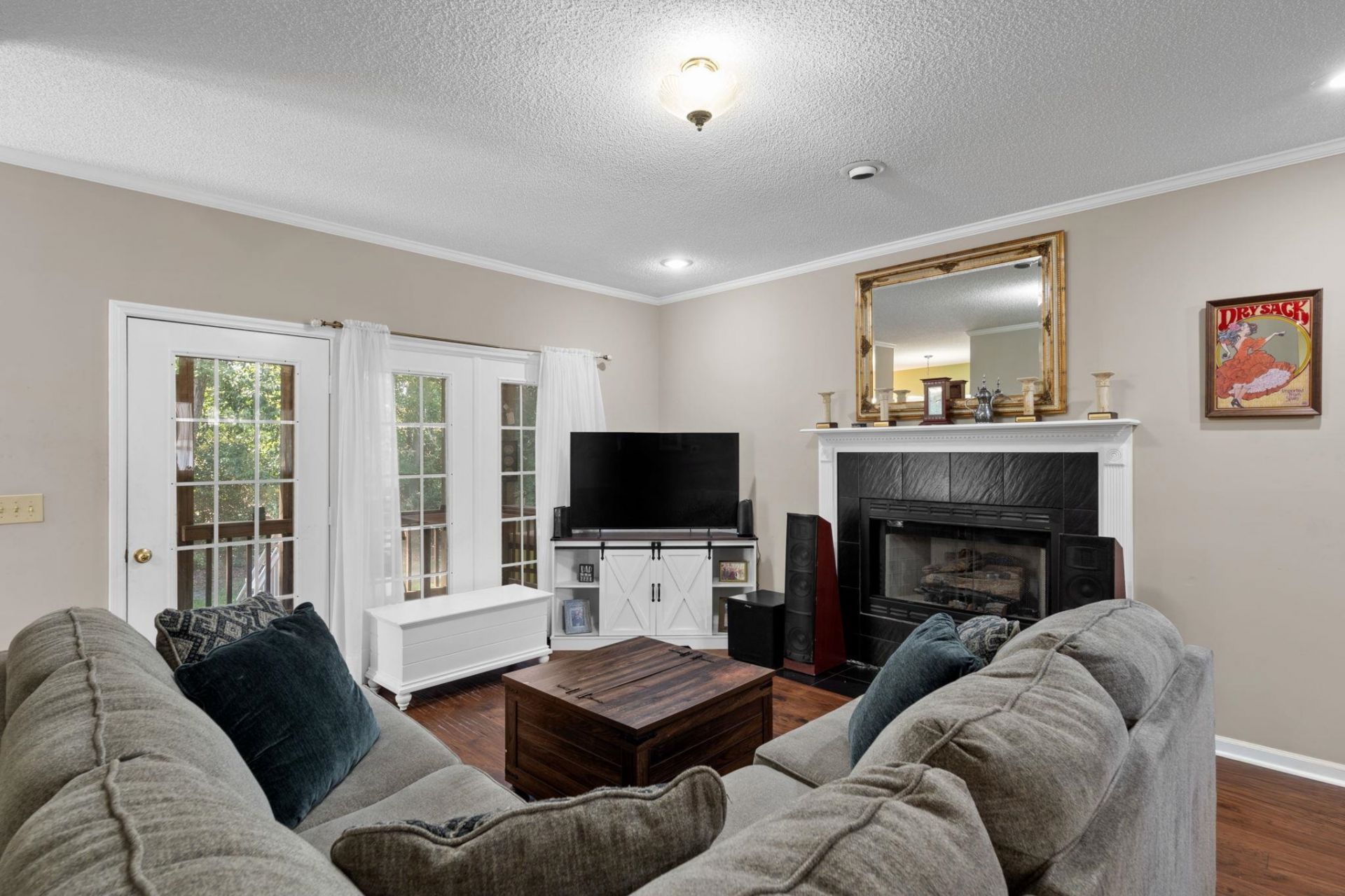3092 Kings Ct. Photo 10