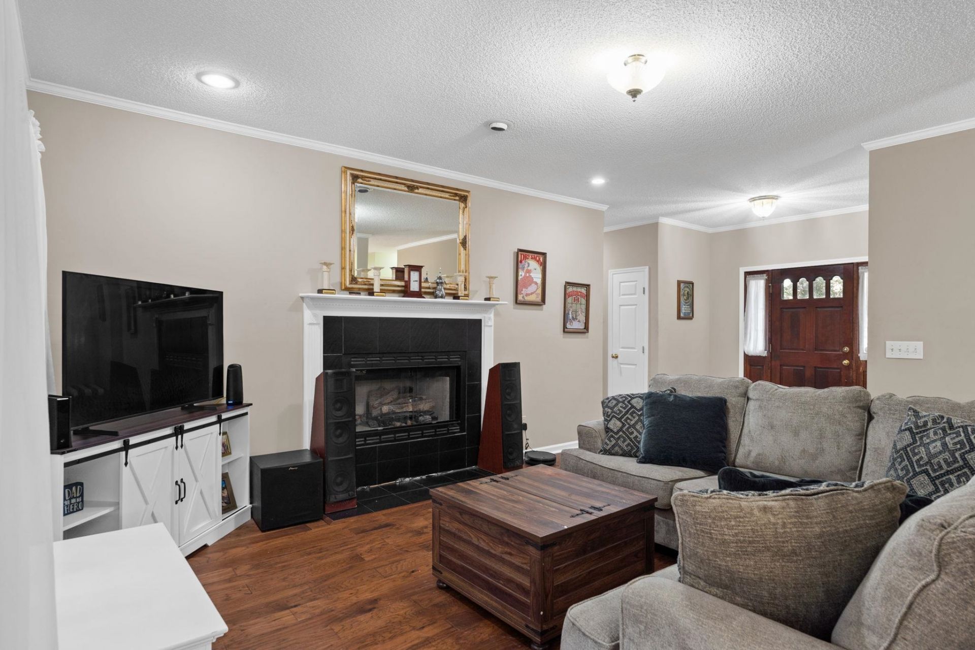 3092 Kings Ct. Photo 11