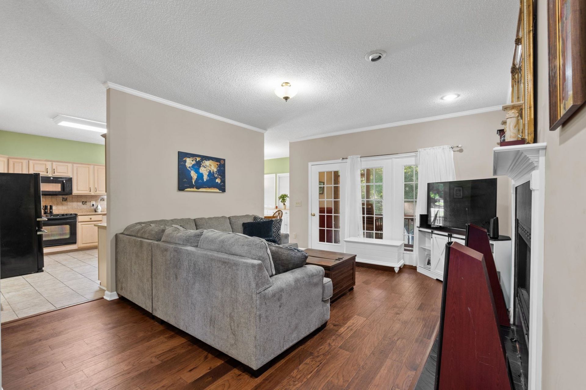 3092 Kings Ct. Photo 8