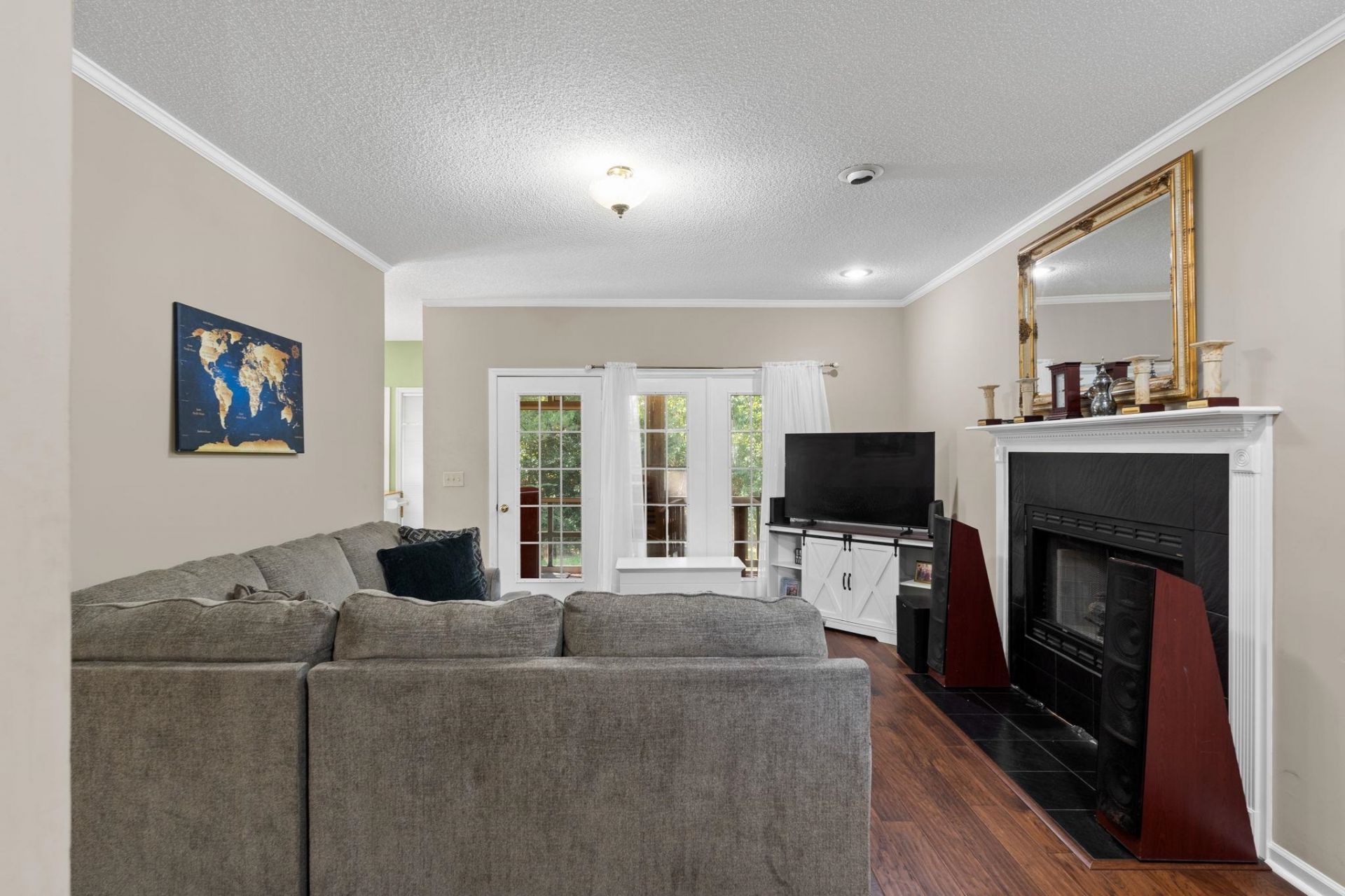 3092 Kings Ct. Photo 9