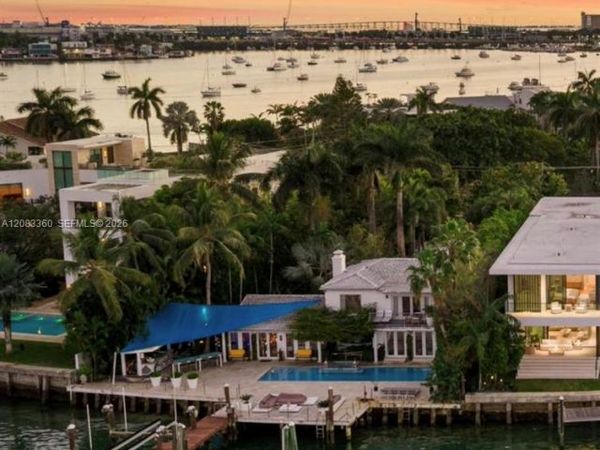 1421 N Venetian Way, Miami, FL 33139