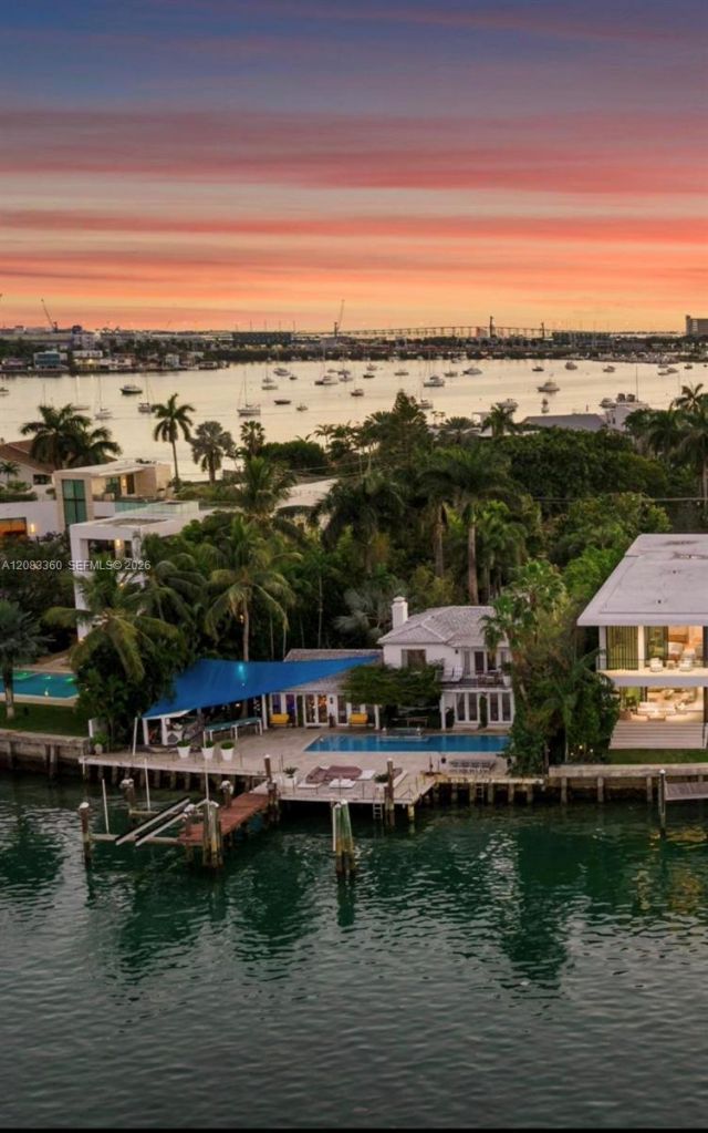 1421 N Venetian Way , Miami, FL 33139 Photo