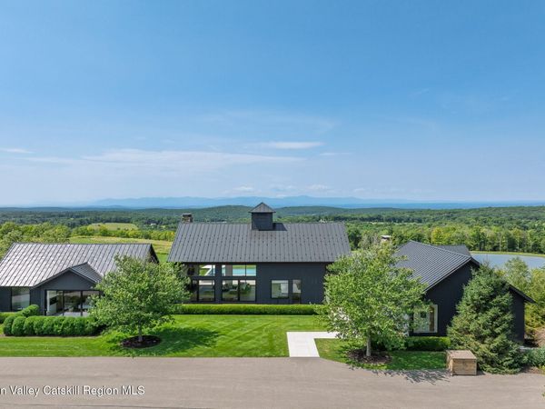 21 Schoolhouse Road, Hillsdale, NY 12529