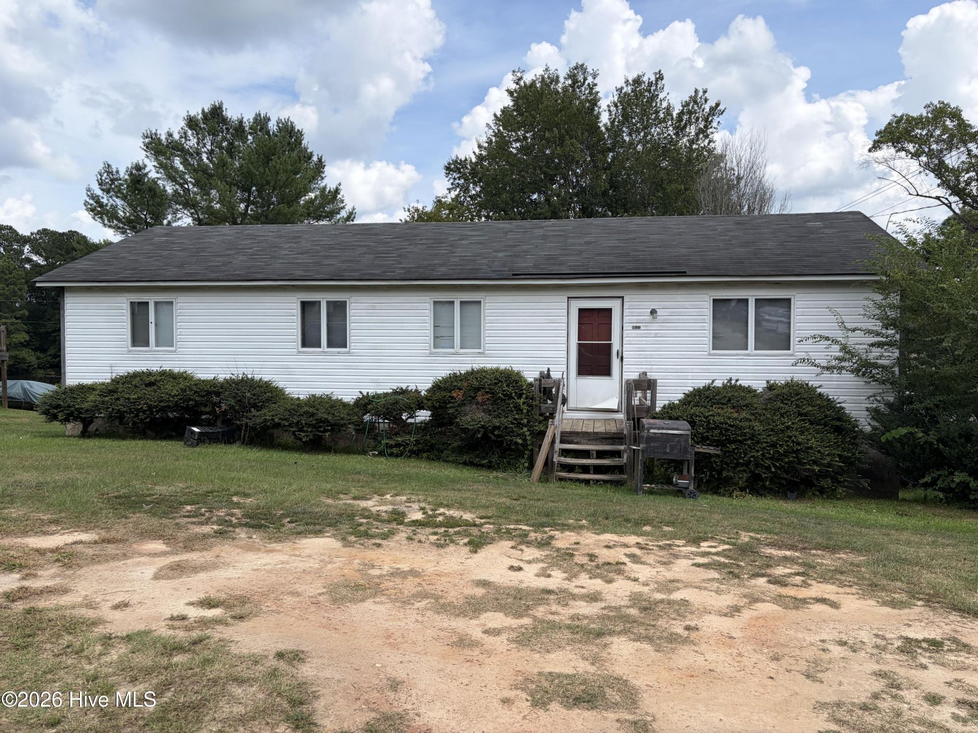 611 Lakeview Drive, Nashville, NC 27856 Main Photo