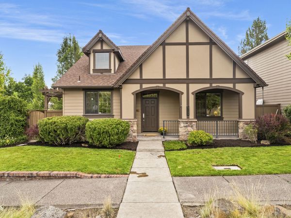 61146 SE Sydney Harbor Drive, Bend, OR 97702