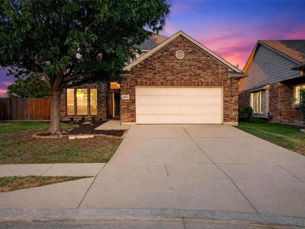 10834 Axton Court , Fort Worth, TX 76052