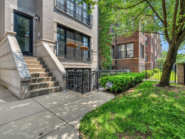 3715 N Wilton Avenue , Unit 1, Chicago, IL 60613