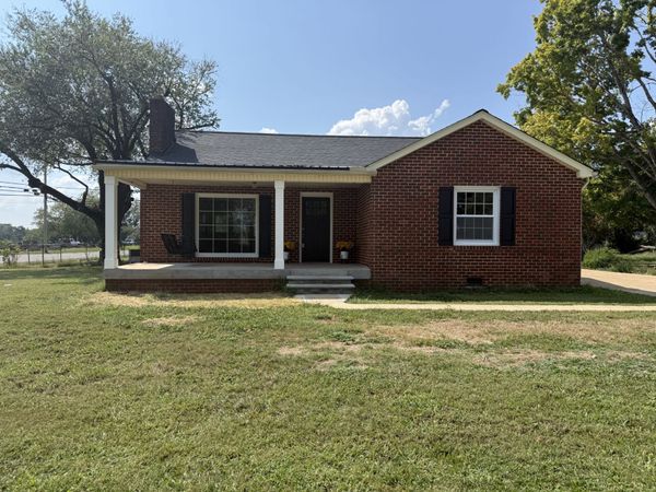 201 Parkes Ave, Lawrenceburg, TN 38464