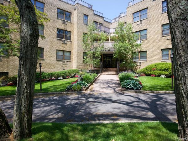 5 Schenck , Unit 3J, Great Neck, NY 11021