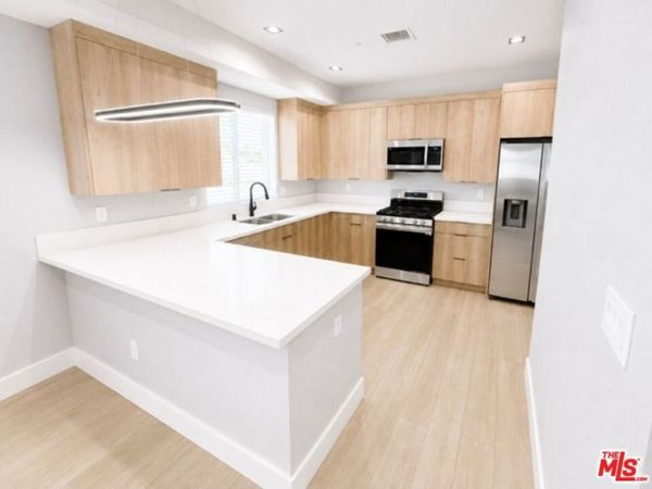 14833 Erwin Street, Unit 6, Los Angeles, CA 91411