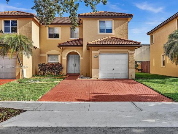 13949 N Forest Oak Cir, Davie, FL 33325