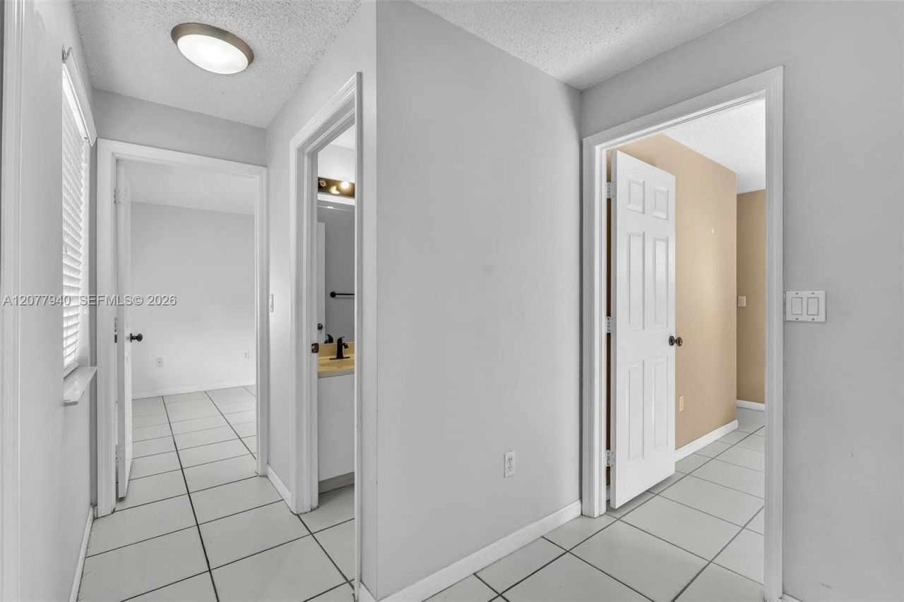 13949 N Forest Oak Cir, Davie, FL 33325 Photo