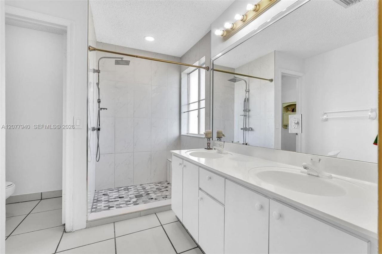 13949 N Forest Oak Cir, Davie, FL 33325 Photo