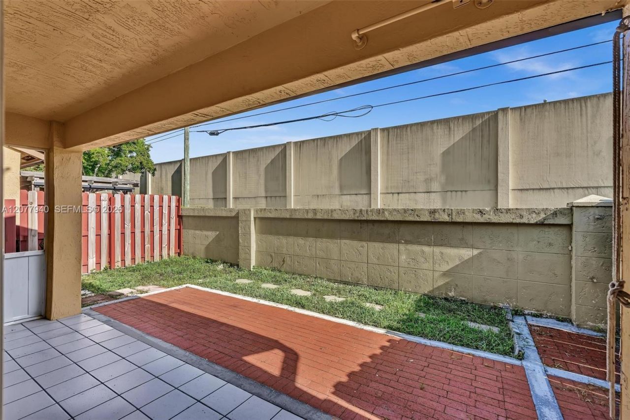 13949 N Forest Oak Cir, Davie, FL 33325 Photo